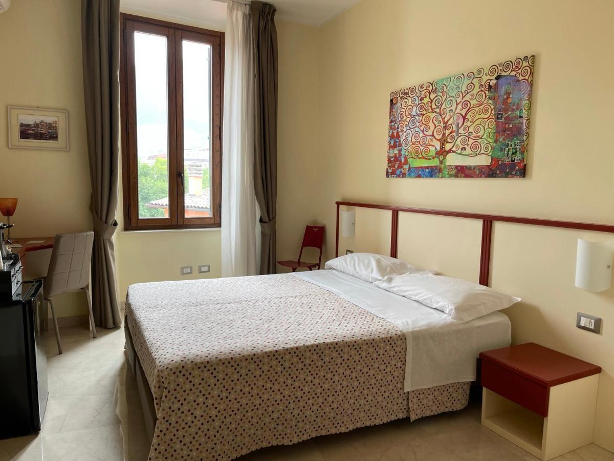 B&B Ponte Capograssi ซุลโมนา ภายนอก รูปภาพ