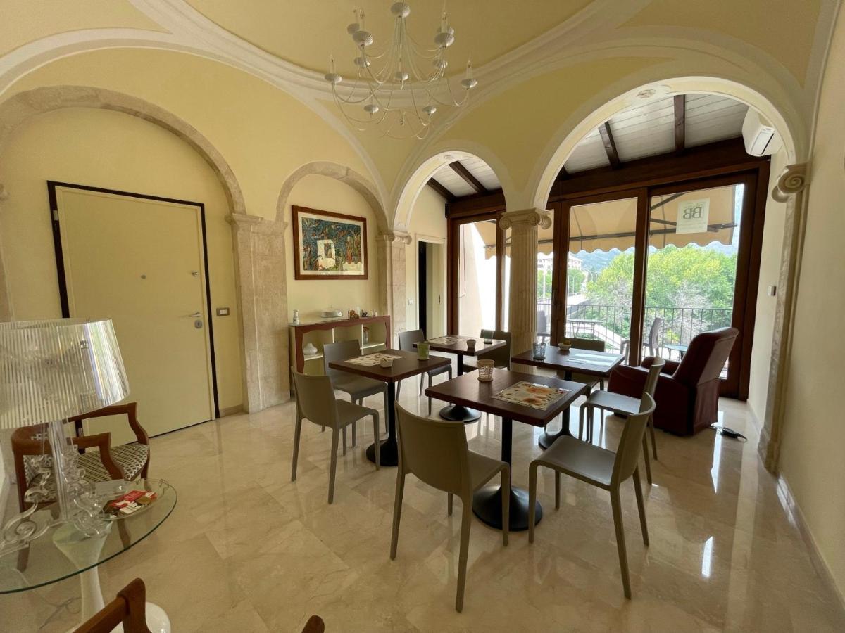 B&B Ponte Capograssi ซุลโมนา ภายนอก รูปภาพ