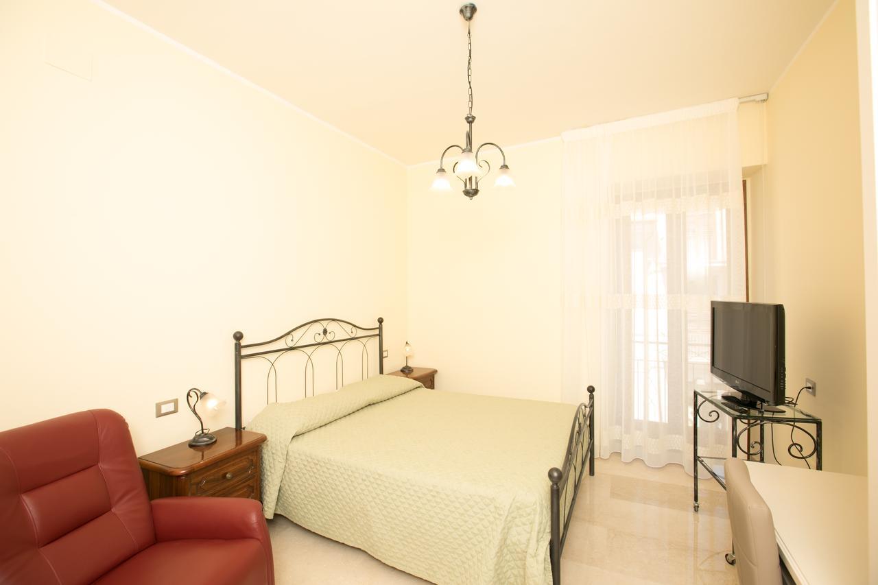 B&B Ponte Capograssi ซุลโมนา ภายนอก รูปภาพ