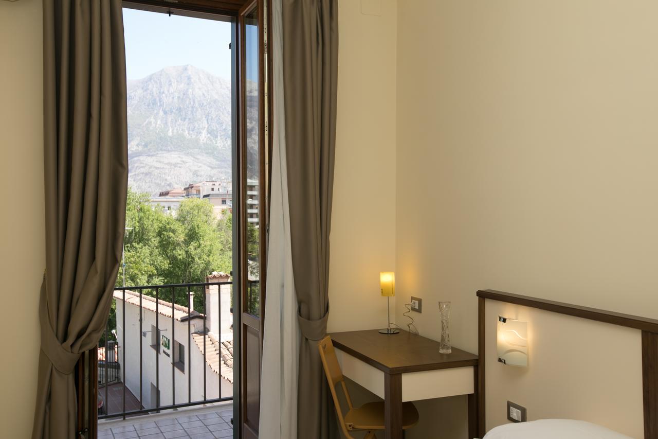 B&B Ponte Capograssi ซุลโมนา ภายนอก รูปภาพ